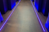バス通路灯 ― 安全性を高めるLEDフロアライト